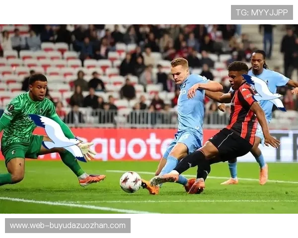 尼斯中场桑松点球破门,球队主场领先昂热。 尼斯中场桑松点球破门,球队主场领先昂热。